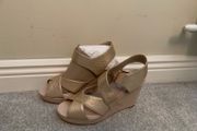 BNWT Clarks Sandals in Gold/Nude colour size UK 6.5. New
