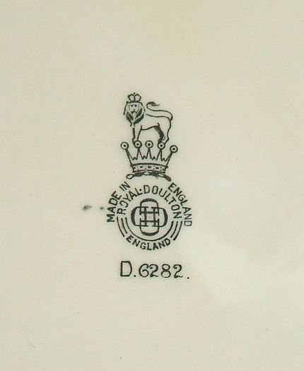 THE HUNTING MAN (D.6282) - a vintage Royal Doulton collector's plate (c.1950's). Excellent condition. PRICE REDUCED