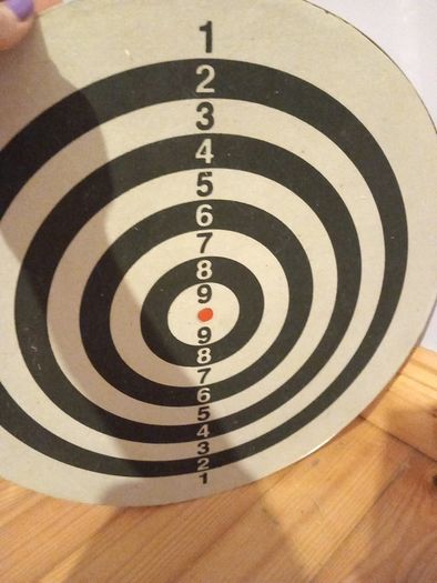 Dart board come with darts