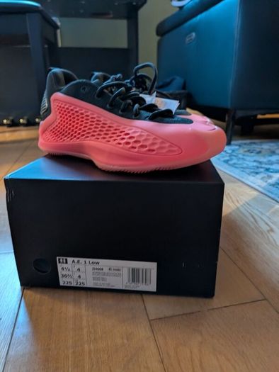 Basketball shoes