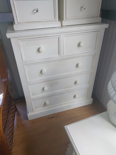 Pine chest of drawers