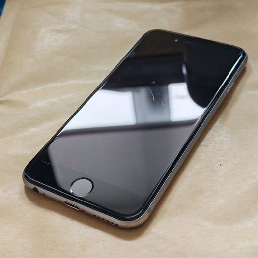 Apple iPhone 6s - 32GB - Space Gray - Cracked Screen - 3 Network - Activation Locked (For Parts / Repair)