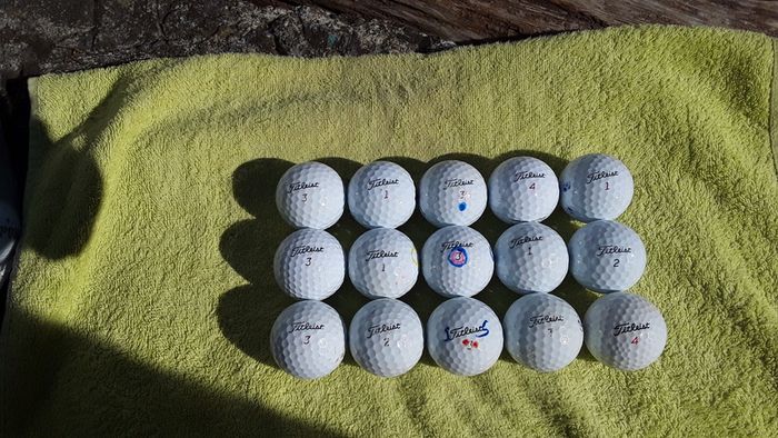 15 Titleist NXT/TOUR Golf balls