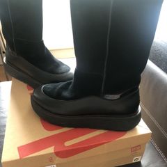 Women's footwear