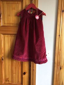 Little Girls Beautiful red dress fully reversible vibrant floral pattern Bnwts Age 4