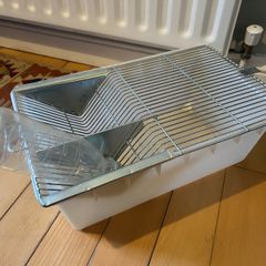Mouse cage with water feeder