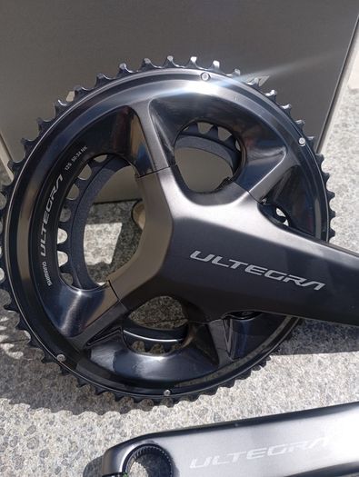 Shimano Ultegra FC-R8100 Crankset - 2x12-speed - black