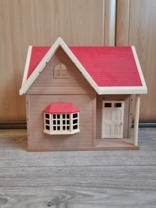 Sylvanian Families Red Roof Cosy Cottage