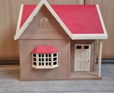 Sylvanian Families Red Roof Cosy Cottage