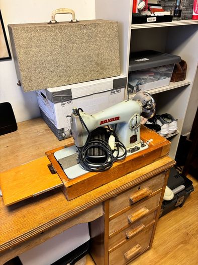 Vintage novum  deluxe electric sewing machine with foot pedal