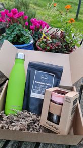 SoleCup Gift Set - Pink Travel Mug, Columbian Coffee and Green Bottle