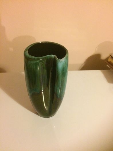 Blue mountain pottery vase free postage