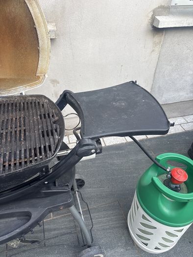 Weber Q2000 BBQ & stand