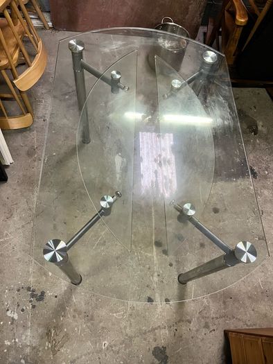 Round dining table - extending sides