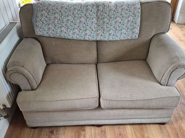 2 seater couch/sofa