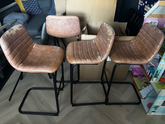 4 barstools