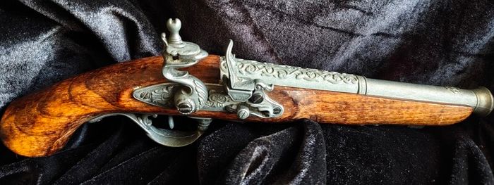 decorative 18th-century style flintlock pistol replica