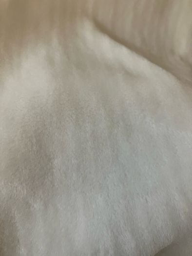 Faux fur stole rectangular, white colour.