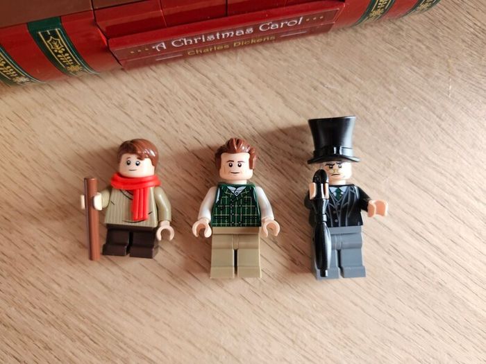lego minifigures lot, set 40410 charles dickens tribute