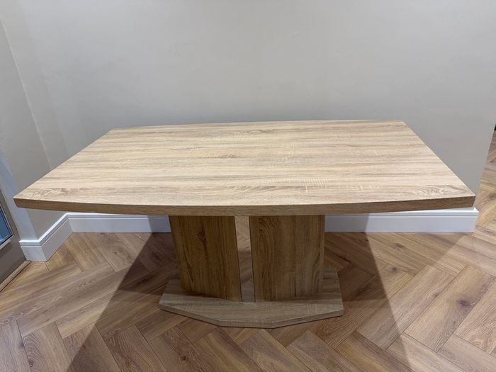 Oak veneer dining table