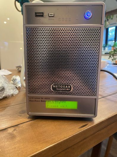 Netgear readyNAS NV+