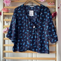 blouse Bnwt short sleeve navy blouse size medium double breaded opening lefties brand