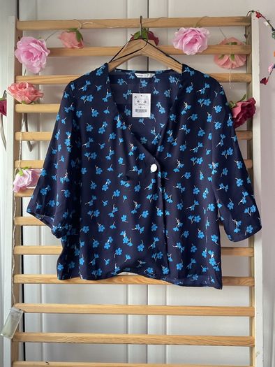 blouse Bnwt short sleeve navy blouse size medium double breaded opening lefties brand