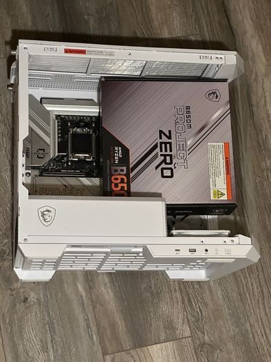 MSI Mag Pano M100r Pz White + MSI B650m Project Zero