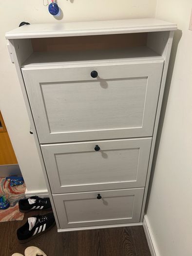 Shoe cabinet