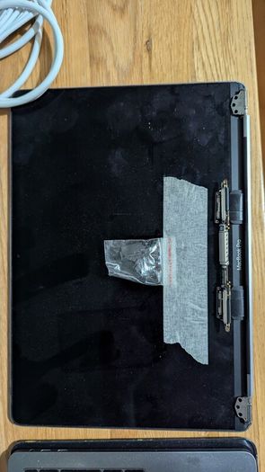 Macbook Pro A1706 broken screen