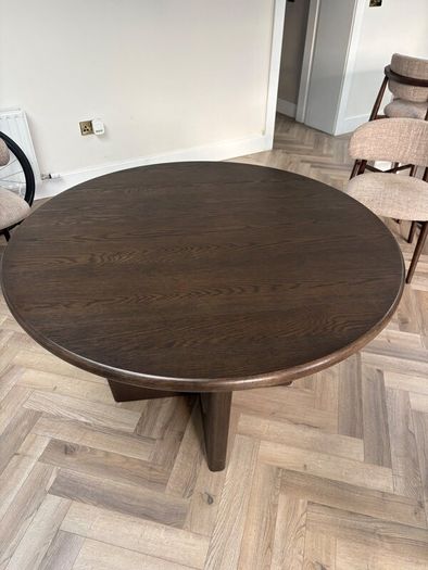 Table & chairs