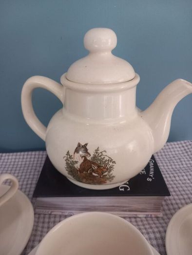 Vintage Carrigaline Pottery Fox 7-Piece Tea Set - Rare Irish Ceramics