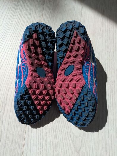 Girls Astro turf football boots