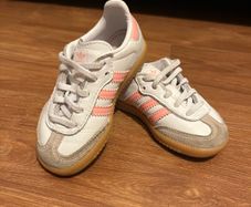 Girl shoes