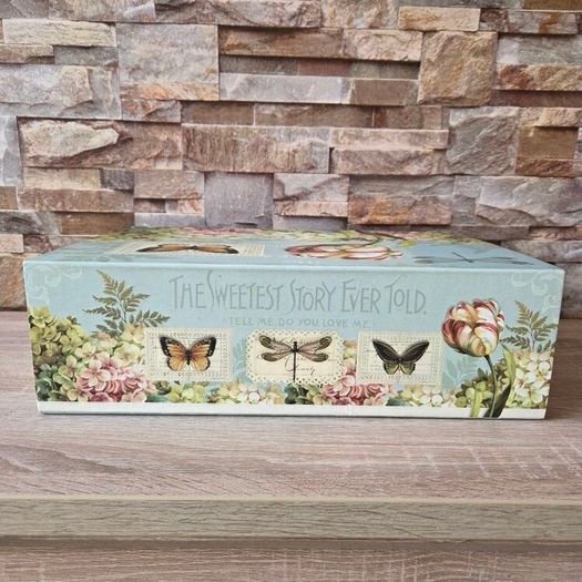Vintage-Style Botanical Keepsake Box