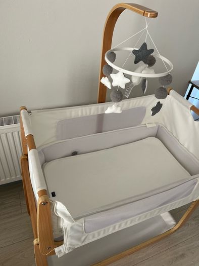 Snuzpod 4 with cot mobile and mattress protector