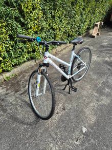 Ladies hybrid bike