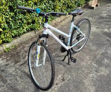 Ladies hybrid bike