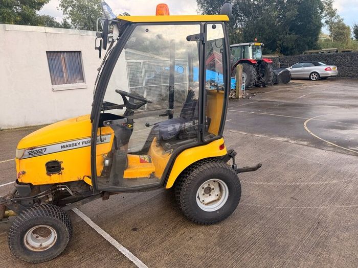 MF Tractor 2927 27bhp  / 4x4 /