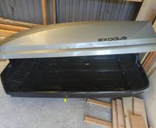 Large Halfords roof box 470l