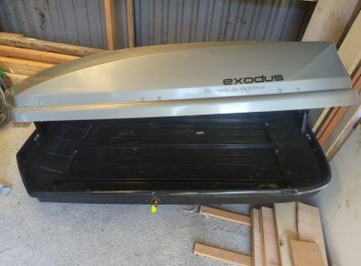 Large Halfords roof box 470l