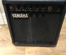 Yamaha Guitar Amp HY-10GIII 25 Watt