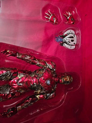 Hot toys iron man mysterio illusion