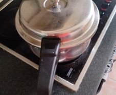 3 litre Pressure Cooker with containers