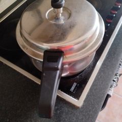 3 litre Pressure Cooker with containers