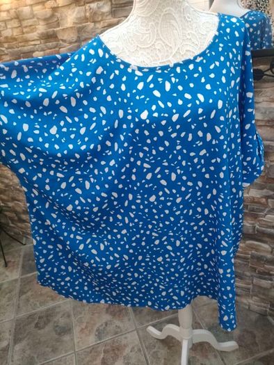 Plus size Yours clothing tunic top size 26-28 postage included
