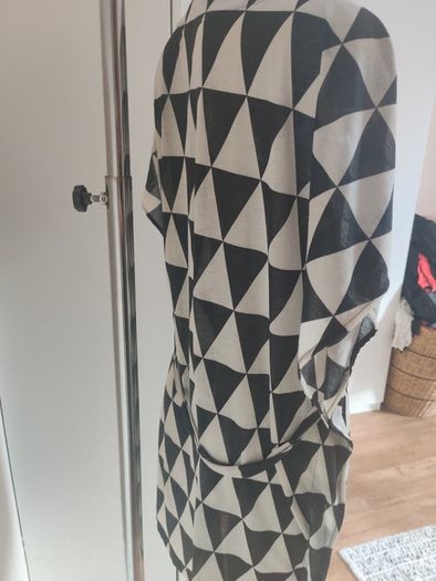 H&M top size L UK18/20 EU46/48 Postage included