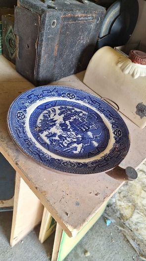 Vintage decorative plates