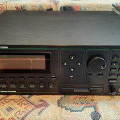 Kurzweil K2000R VAST Synthesizer