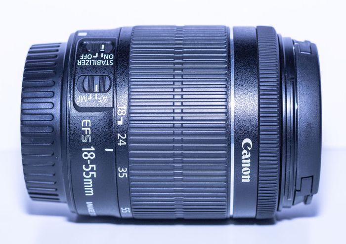 Canon EF-S 18-55mm f/3.5-5.6 IS